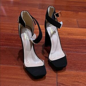 Glaze Elegant Black heels Size 7 New
